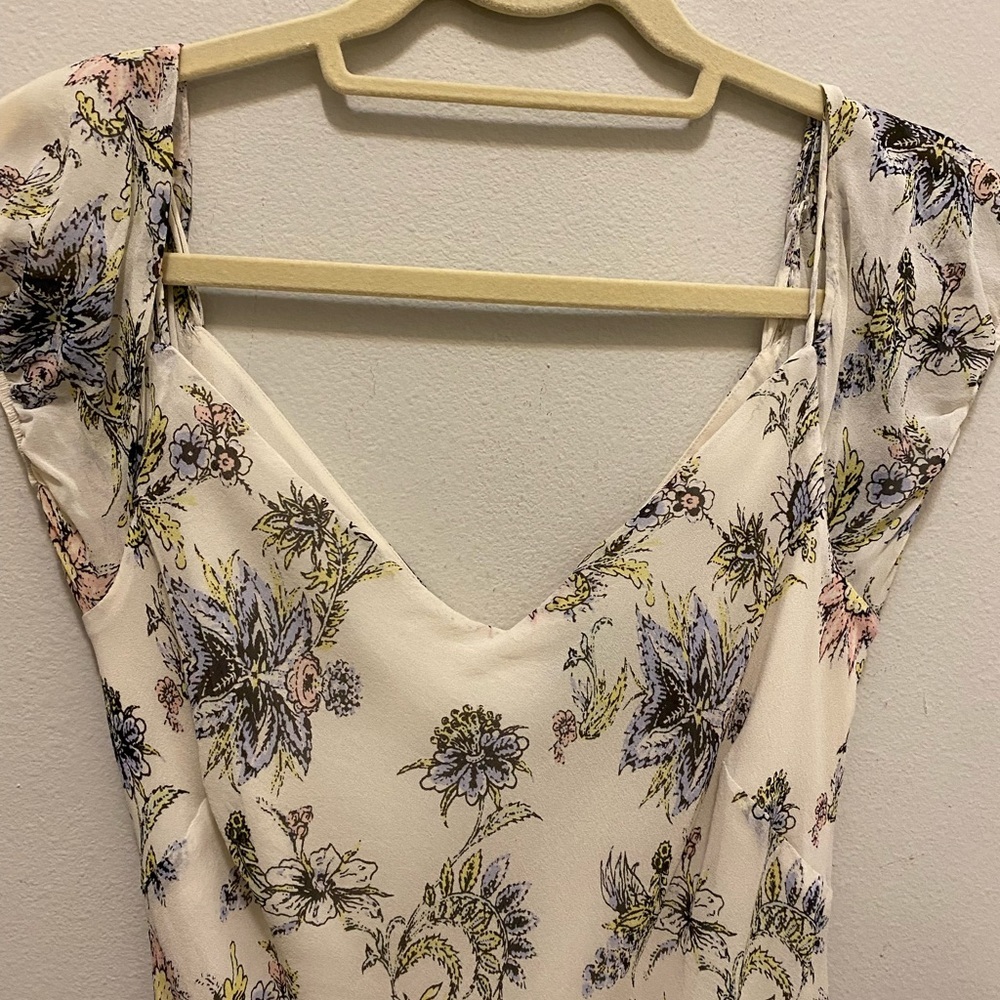 Stunning MaxandCleo Flowing beige dress size small. Flowing very stylish - Picture 4 of 13